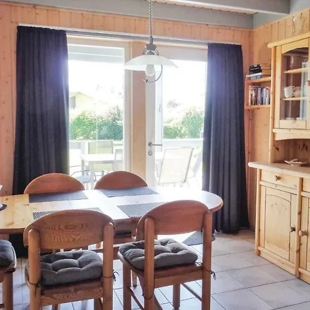 Two-bedroom Holiday In Hébergement de vacances